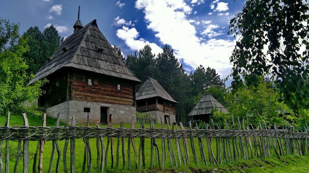 Apartmani Milic Sirogojno Buitenkant foto